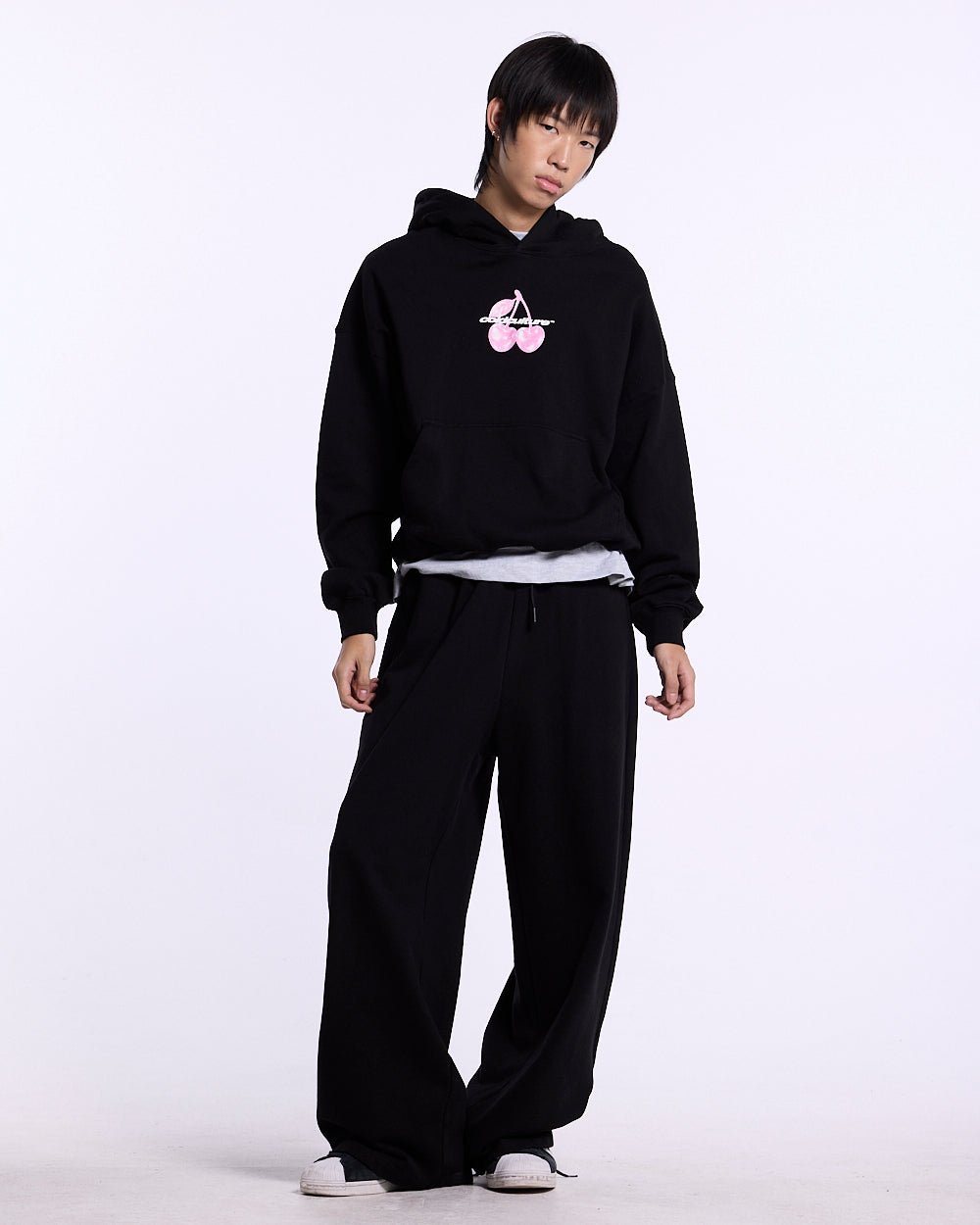 BERRY HOODIE BLACK