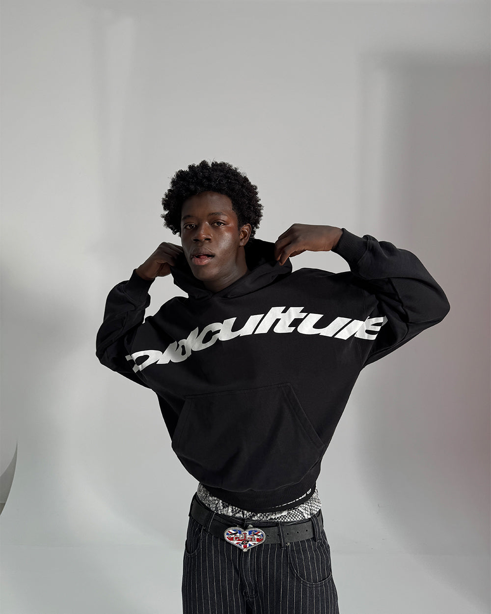 CURVED FRONT HOODIE BLACK