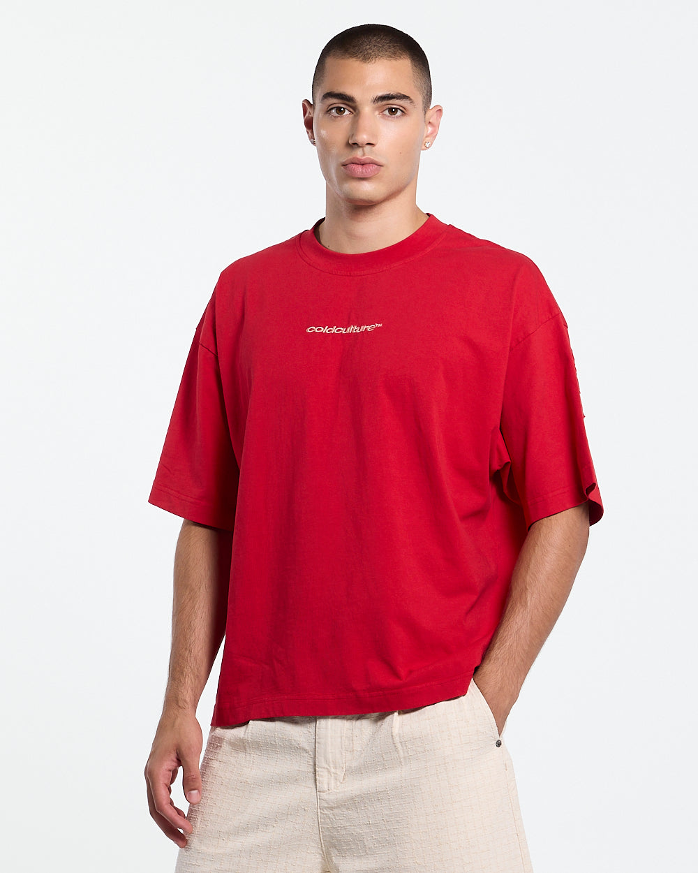DISTRESS CURVED TEE RED