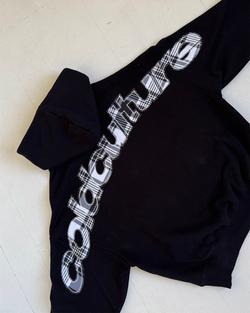 TARTAN CURVED HOODIE BLACK - Cold Culture