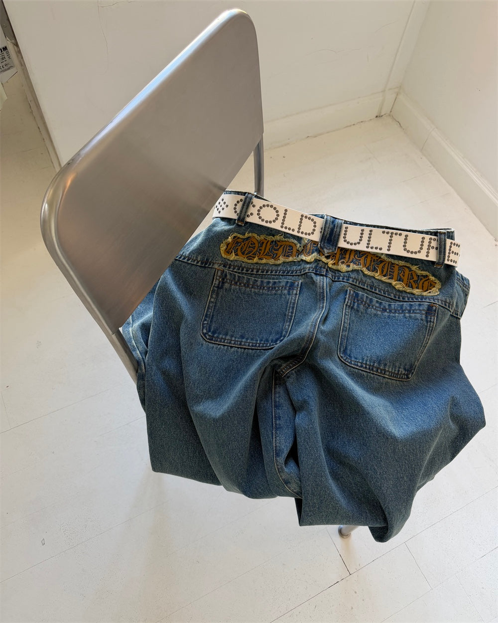 DISTRESS CURVED LOOSE PANTS BLUE - Cold Culture