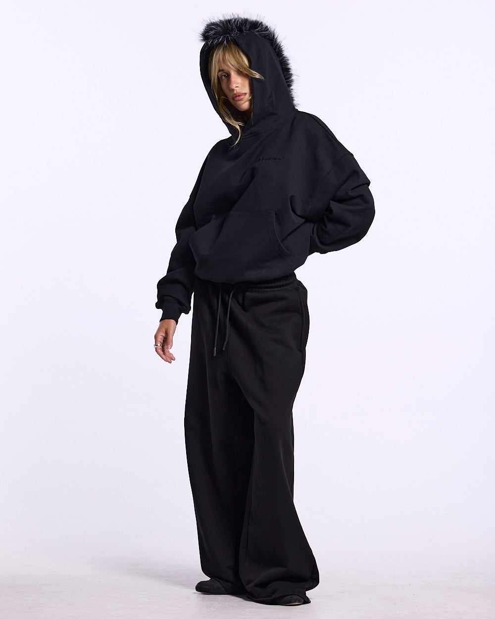 HAIRY HOODIE BLACK