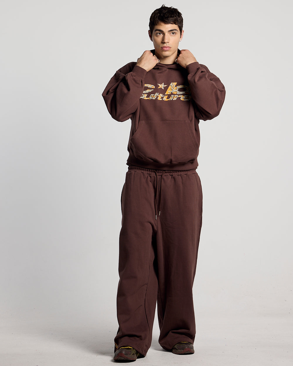 WILD SNAKE SWEATPANTS BROWN