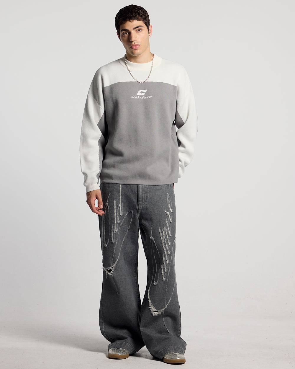 CURVED KNIT GREY & WHITE