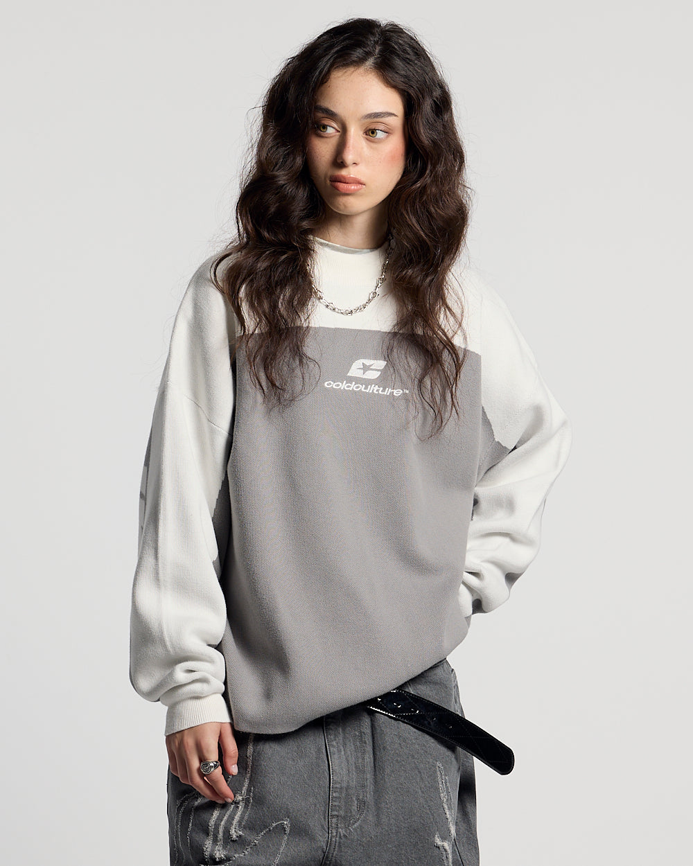 CURVED KNIT GREY & WHITE