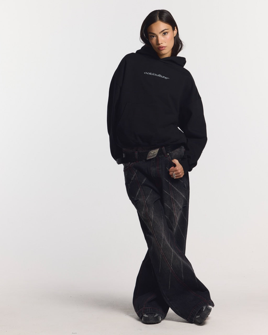 DISTRESS CURVED HOODIE BLACK