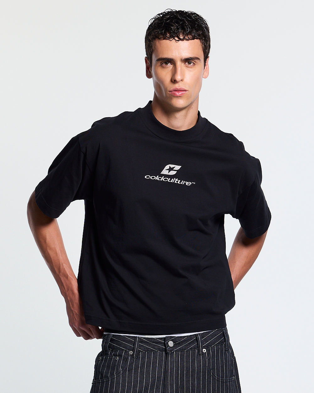 TARTAN DISTRESS CURVED TEE BLACK