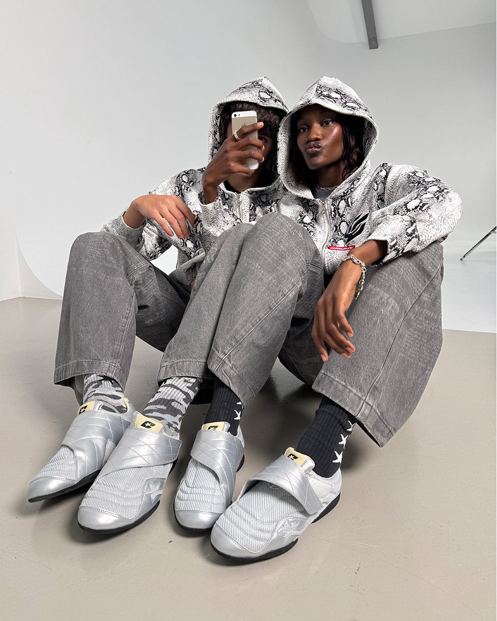 COLD HOOK SNEAKER SILVER