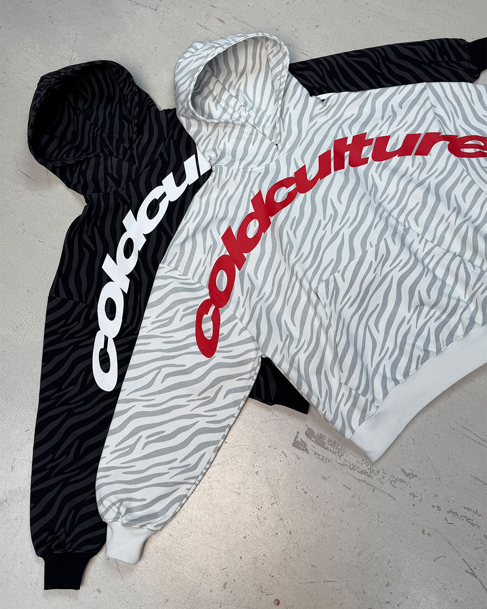 ZEBRA HOODIE WHITE
