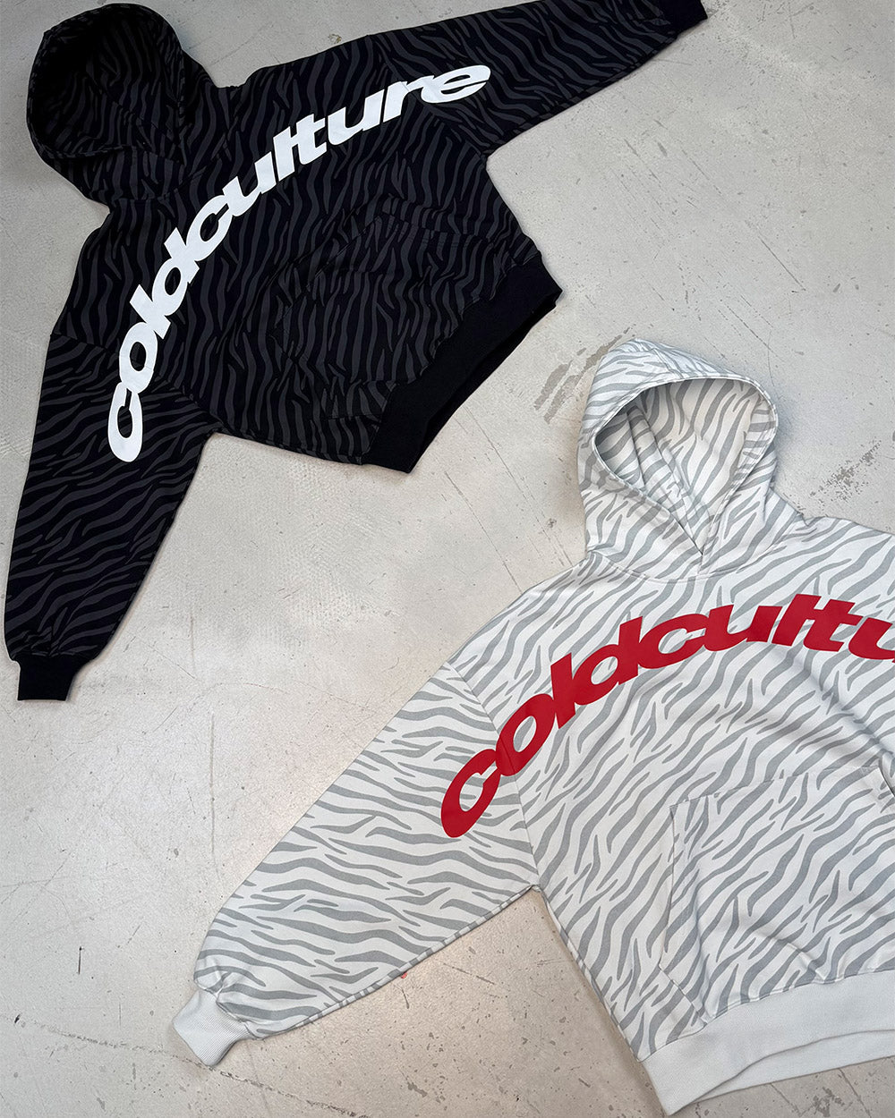 ZEBRA HOODIE BLACK
