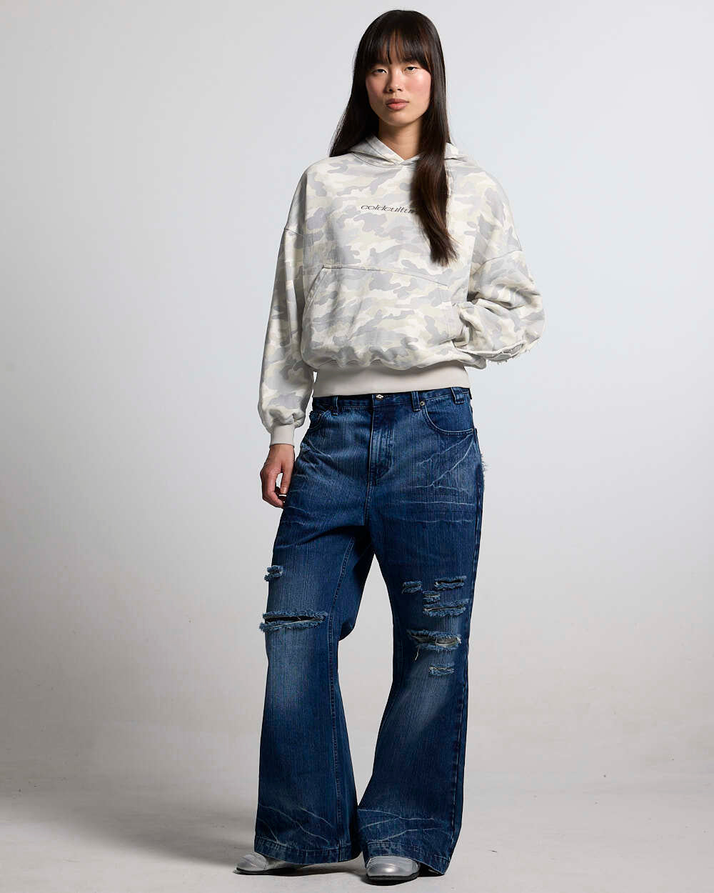 DISTRESS CURVED HOODIE CAMO GREY