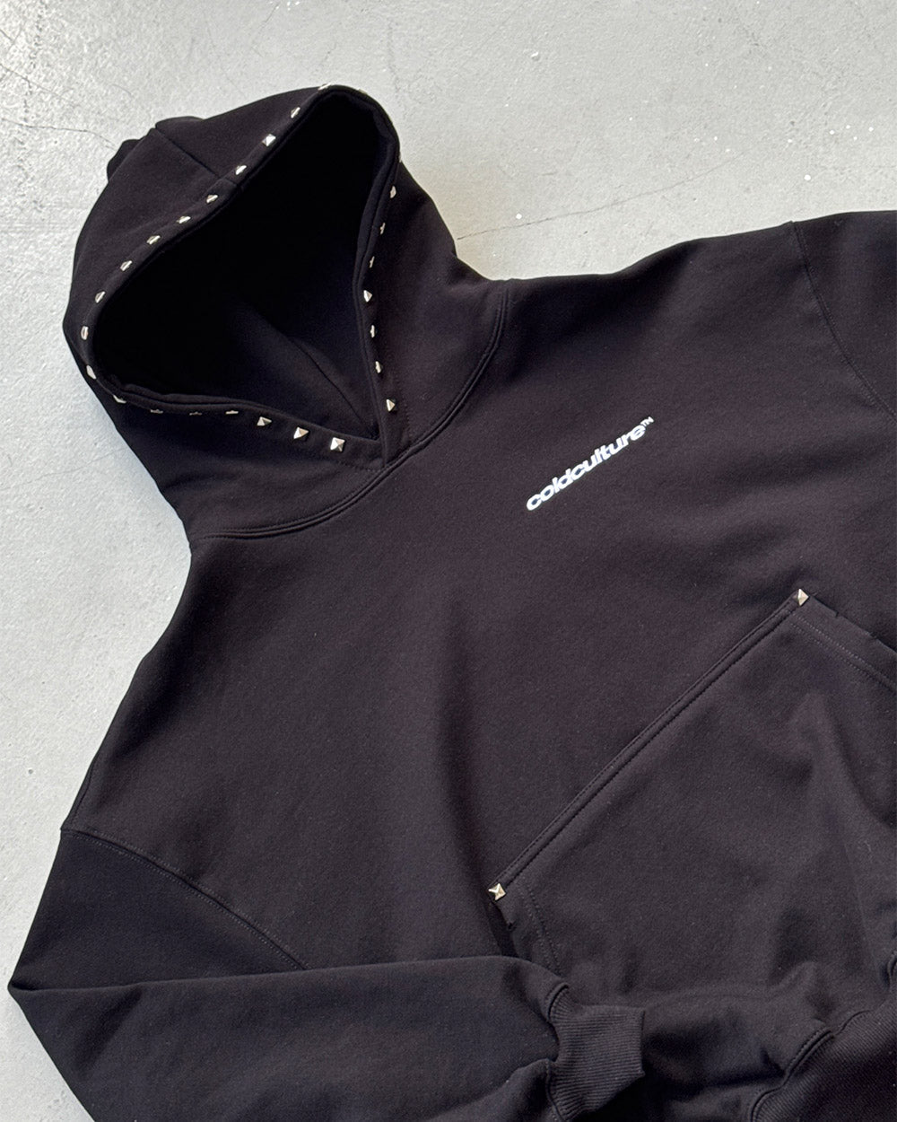 BADGES HOODIE BLACK - Cold Culture