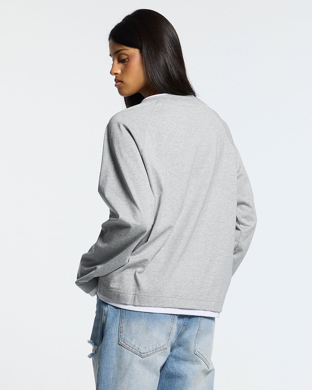 CAPUCCINO LONGSLEEVE HEATHER GREY - heather grey longsleeve tee, back view on female model - Cold Culture