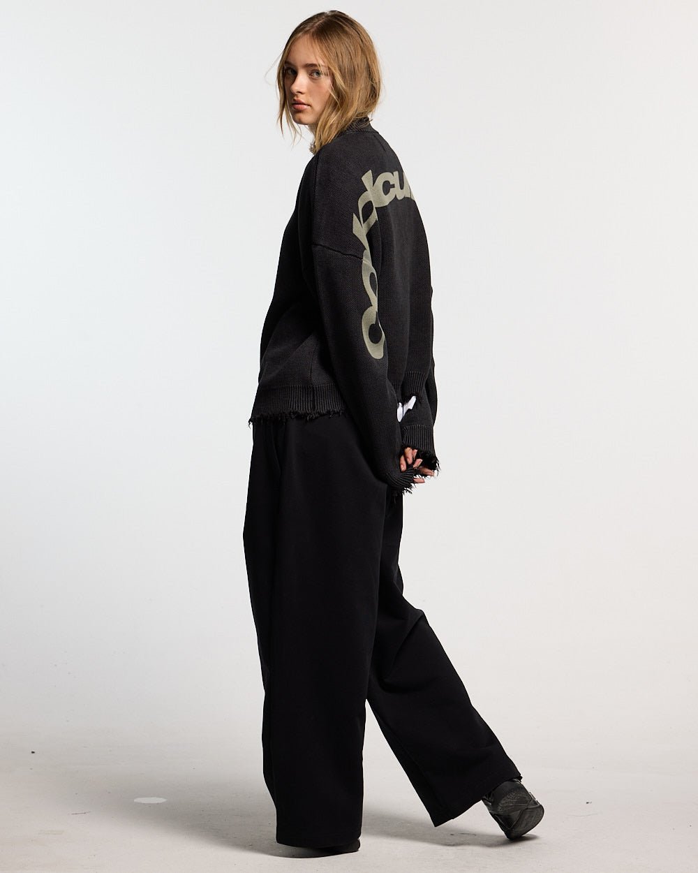 COZY CURVED KNITWEAR BLACK - Cold Culture