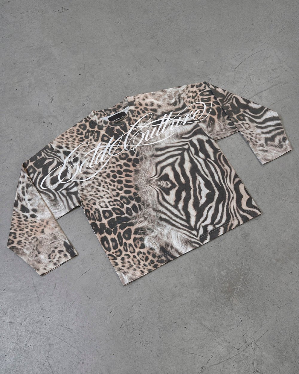 CROSSED SCRIPT LONGSLEEVE LEOPARD - Cold Culture