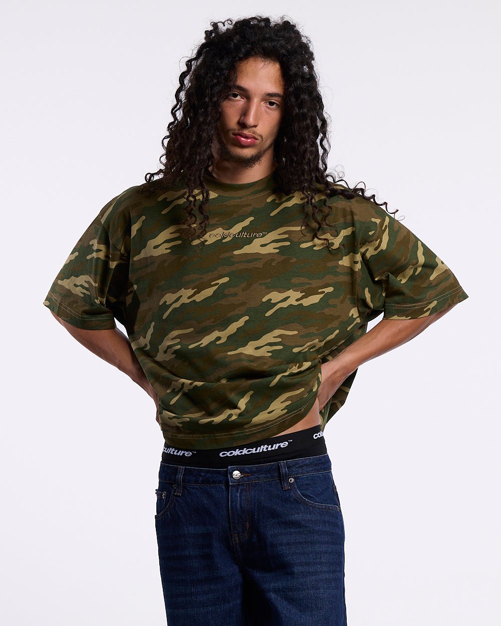 DISTRESS CURVED TEE CAMO - Cold Culture