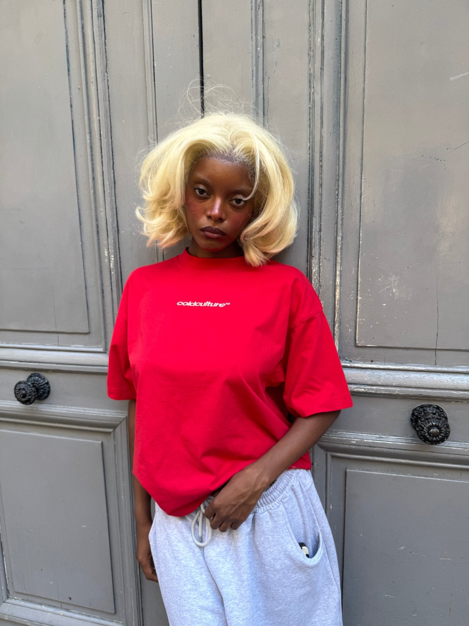 DISTRESS CURVED TEE RED - red distressed tee, front view on female model - Cold Culture