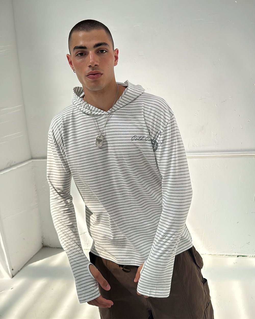 POSTAL HOODED LONGSLEEVE WHITE - Cold Culture