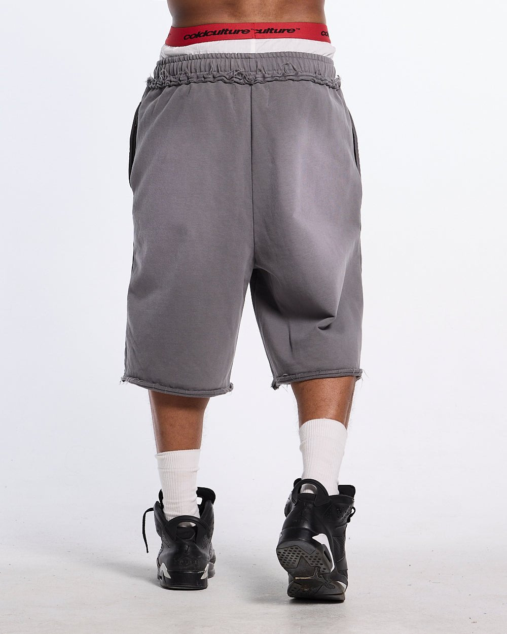 SCRIPT SHORT ANTRACITE GREY - Cold Culture
