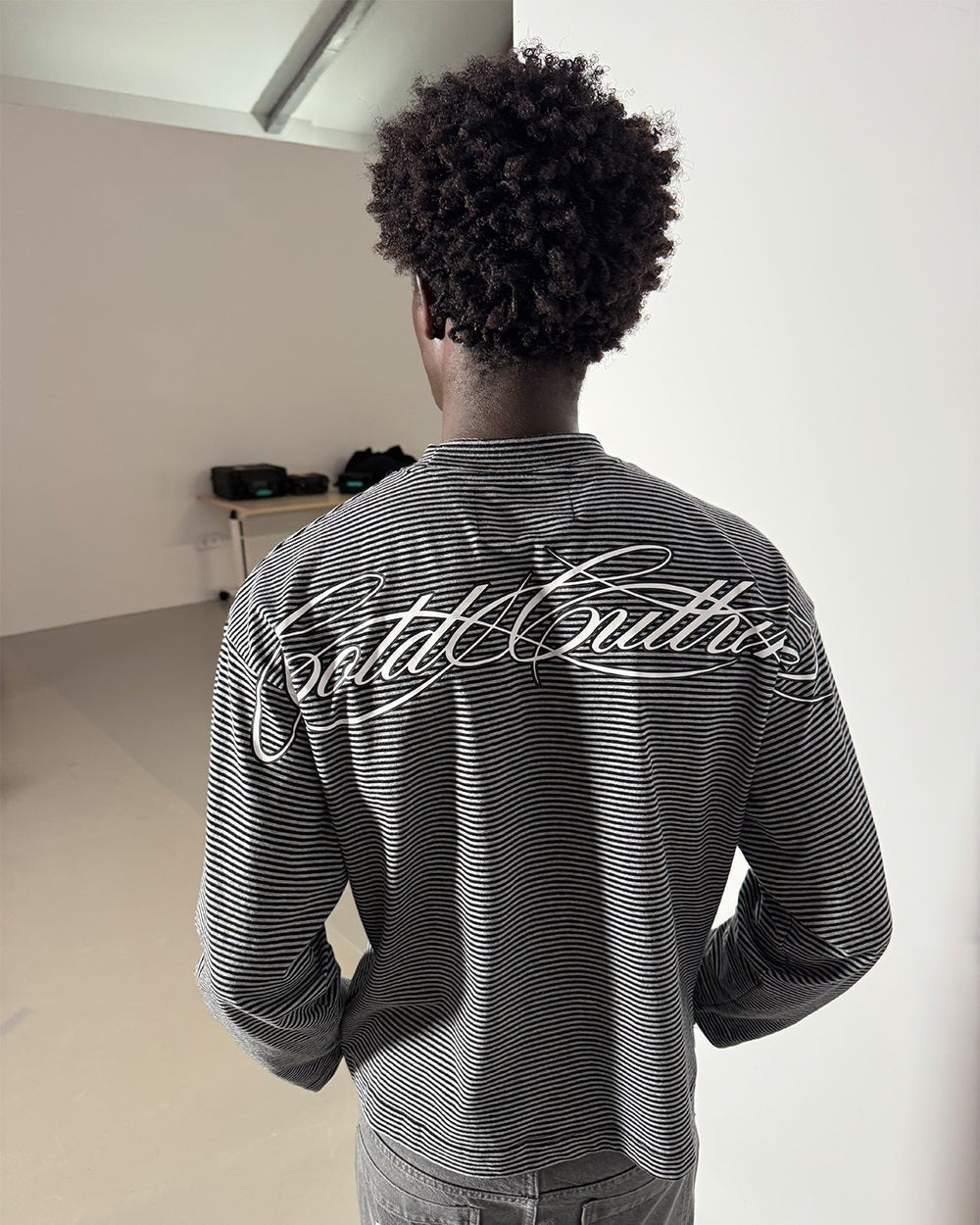SCRIPT STRIPES LONGSLEEVE BLACK - Cold Culture