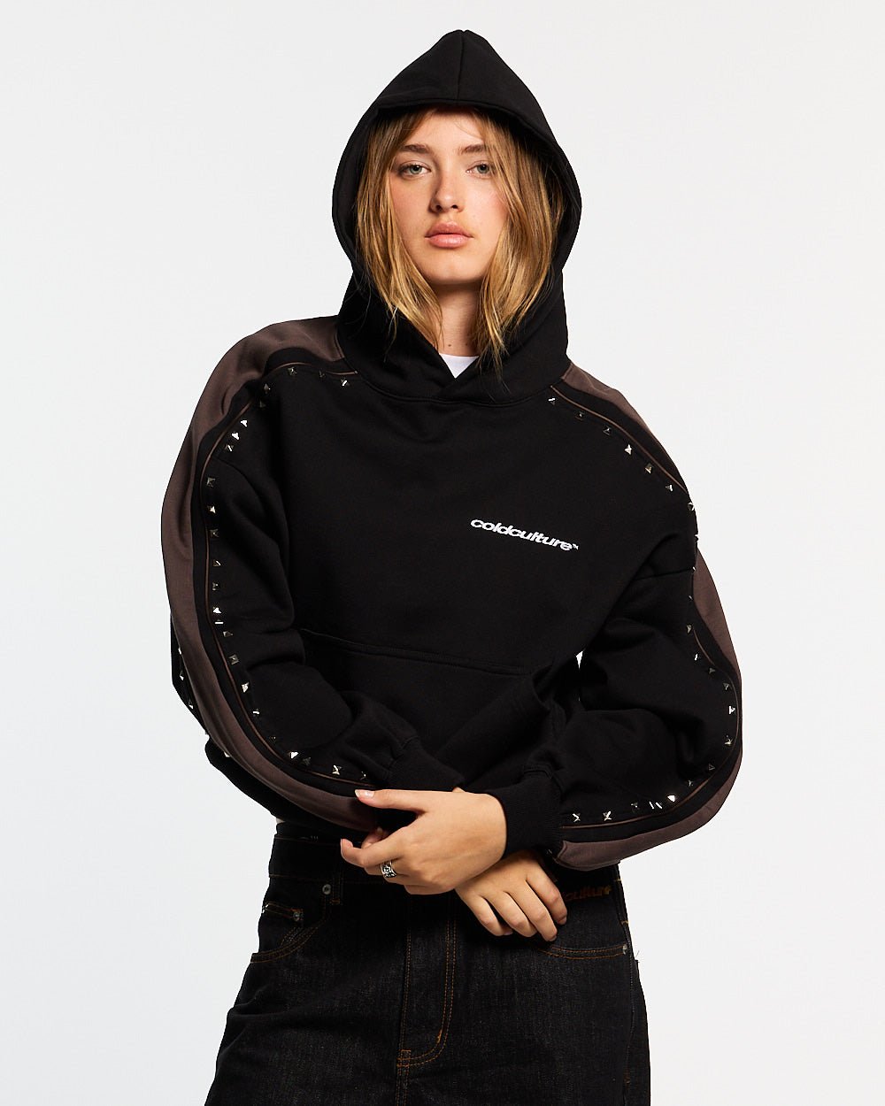 SCRIPT STUDS HOODIE BLACK - Cold Culture #woman