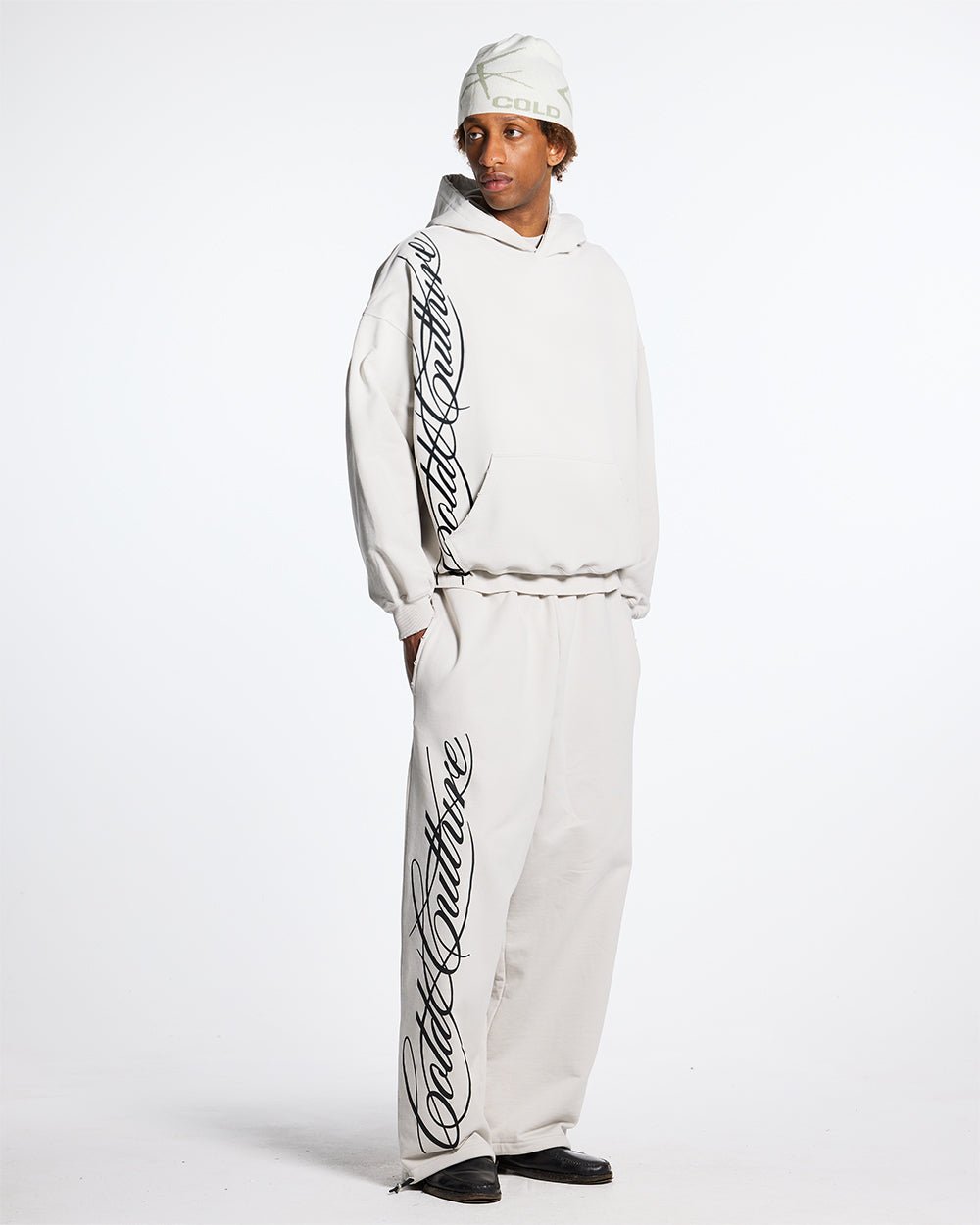 SCRIPT SWEATPANTS LIGHT GREY - COLD CULTURE