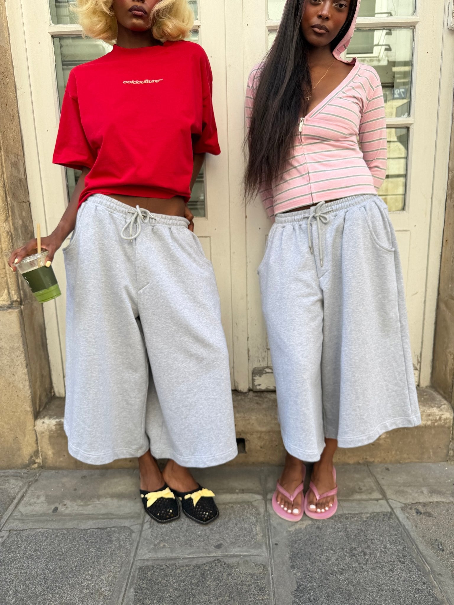 SNAPPED V2 JORTS HEATHER GREY - heather grey oversized sweat shorts, street style shot - Cold Culture