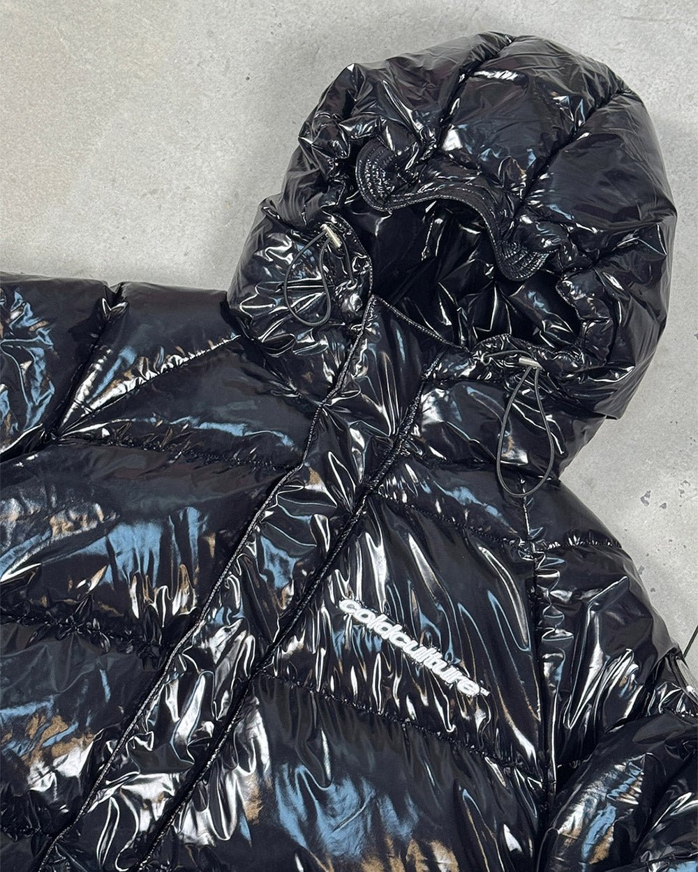 SPIRAL PUFFER GLOSSY BLACK - Cold Culture