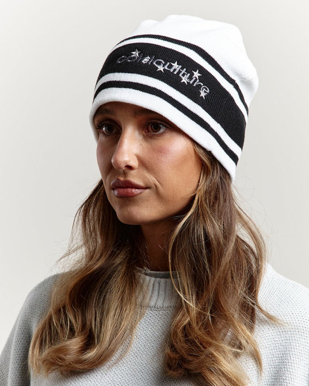 STARS STRAP BEANIE WHITE - Cold Culture