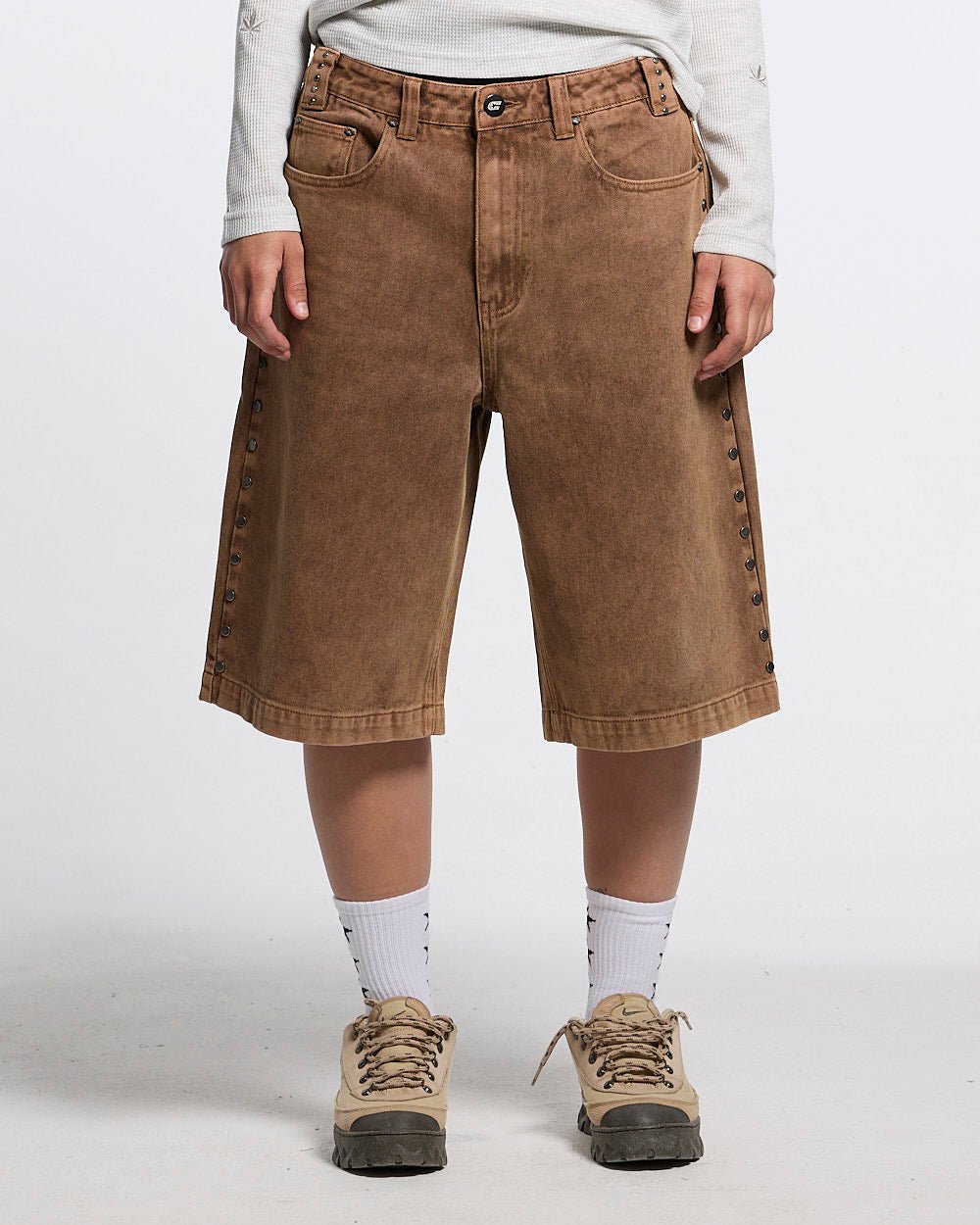 STUDS SHORT BROWN - Cold Culture