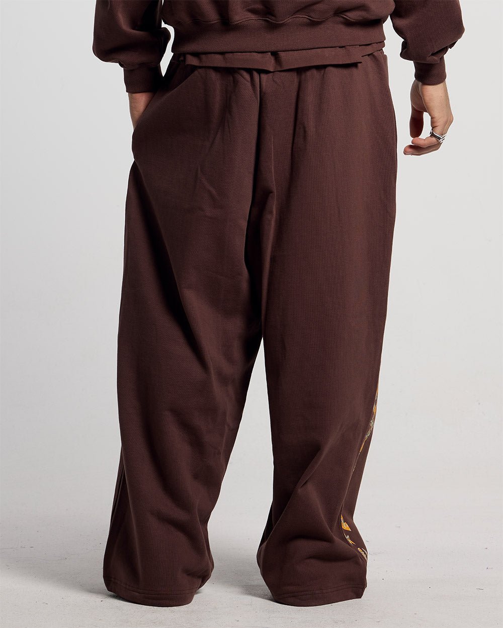 WILD SNAKE SWEATPANTS BROWN - Cold Culture