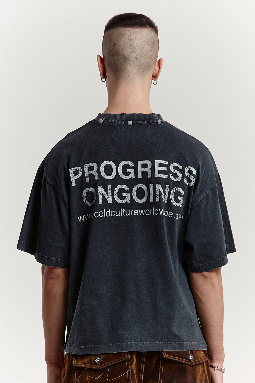 PROGRESS TEE +WASHED GREY