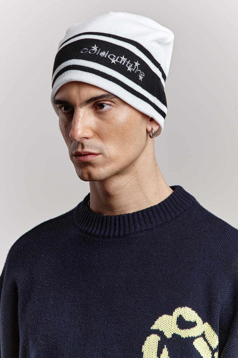 STARS STRAP BEANIE WHITE