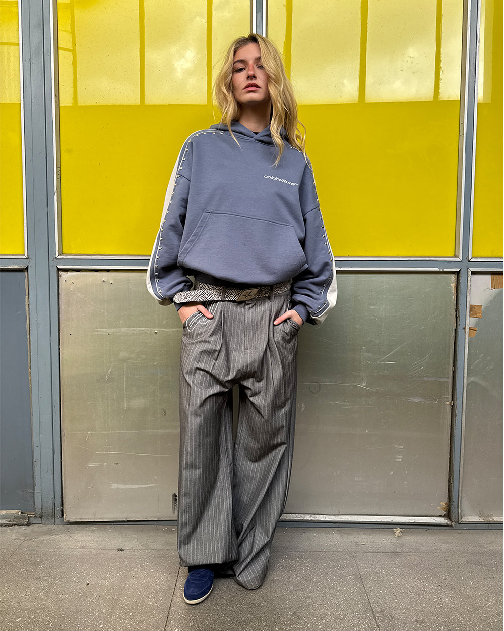 SCRIPT STUDS HOODIE BLUE