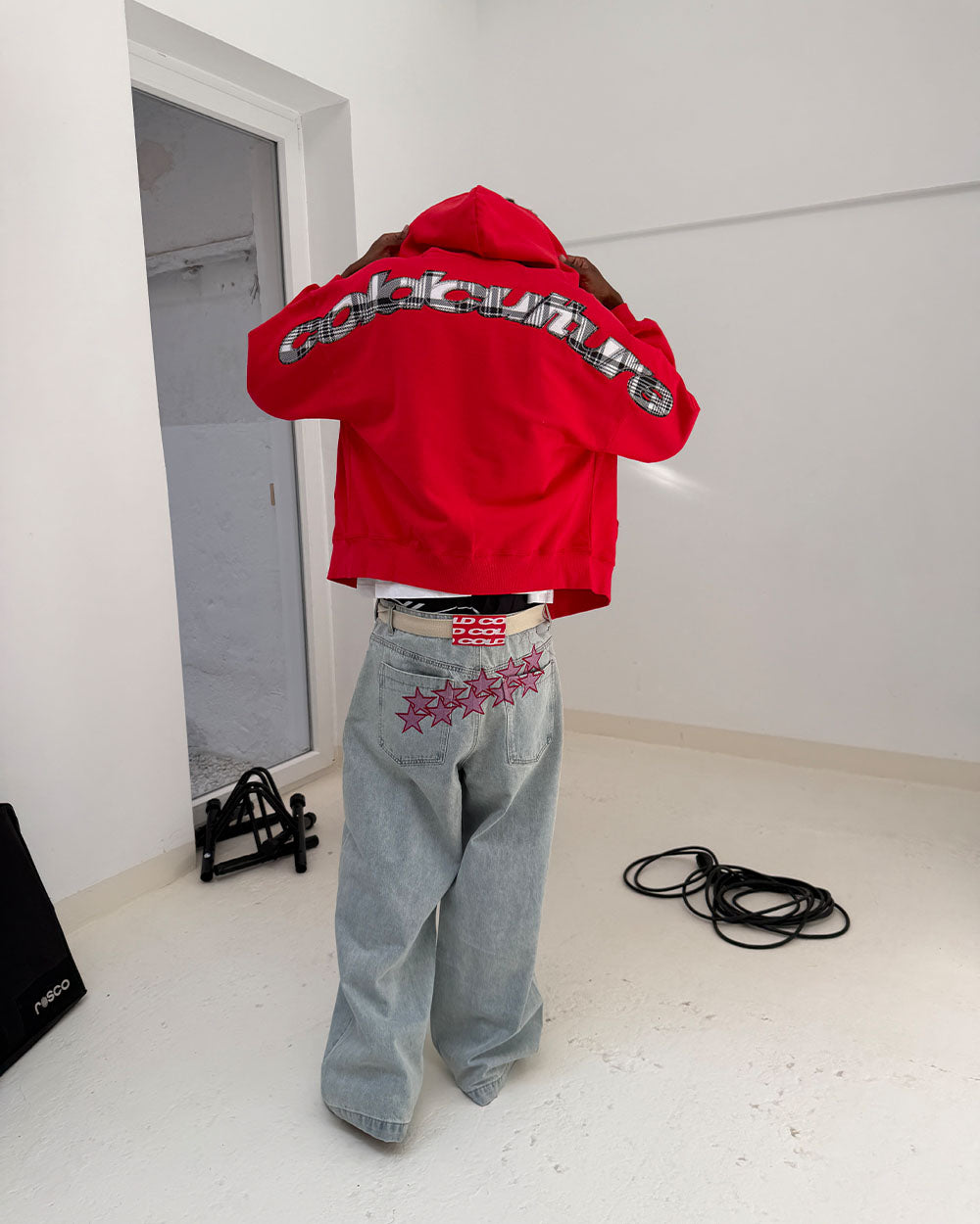 TARTAN DISTRESS CURVED ZIP HOODIE RED