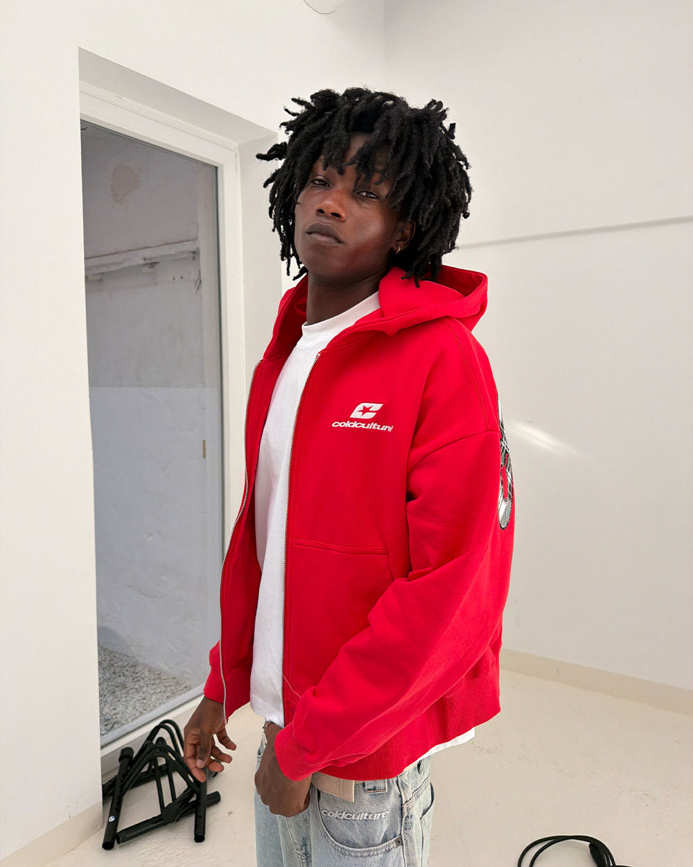 TARTAN DISTRESS CURVED ZIP HOODIE RED