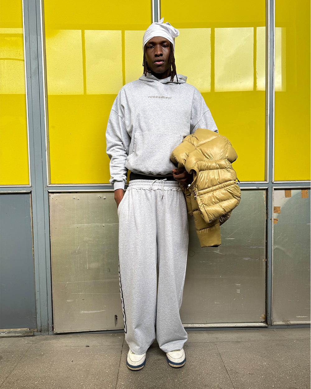 DISTRESS CURVED HOODIE LIGHT GREY