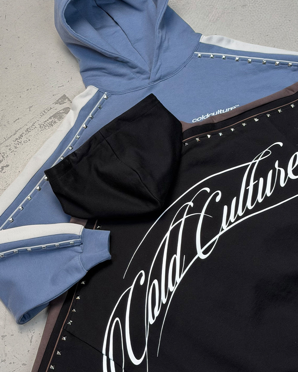 SCRIPT STUDS HOODIE BLACK