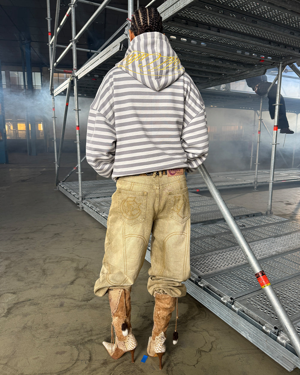 BUMBLE BEE HOODIE DARK GREY