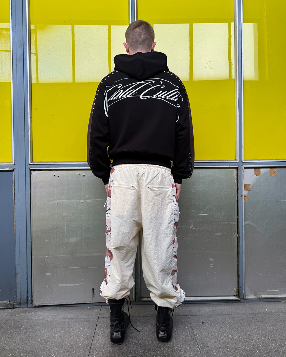 SCRIPT STUDS HOODIE BLACK