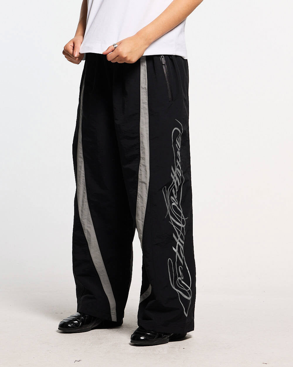 SCRIPT TECH PANTS BLACK