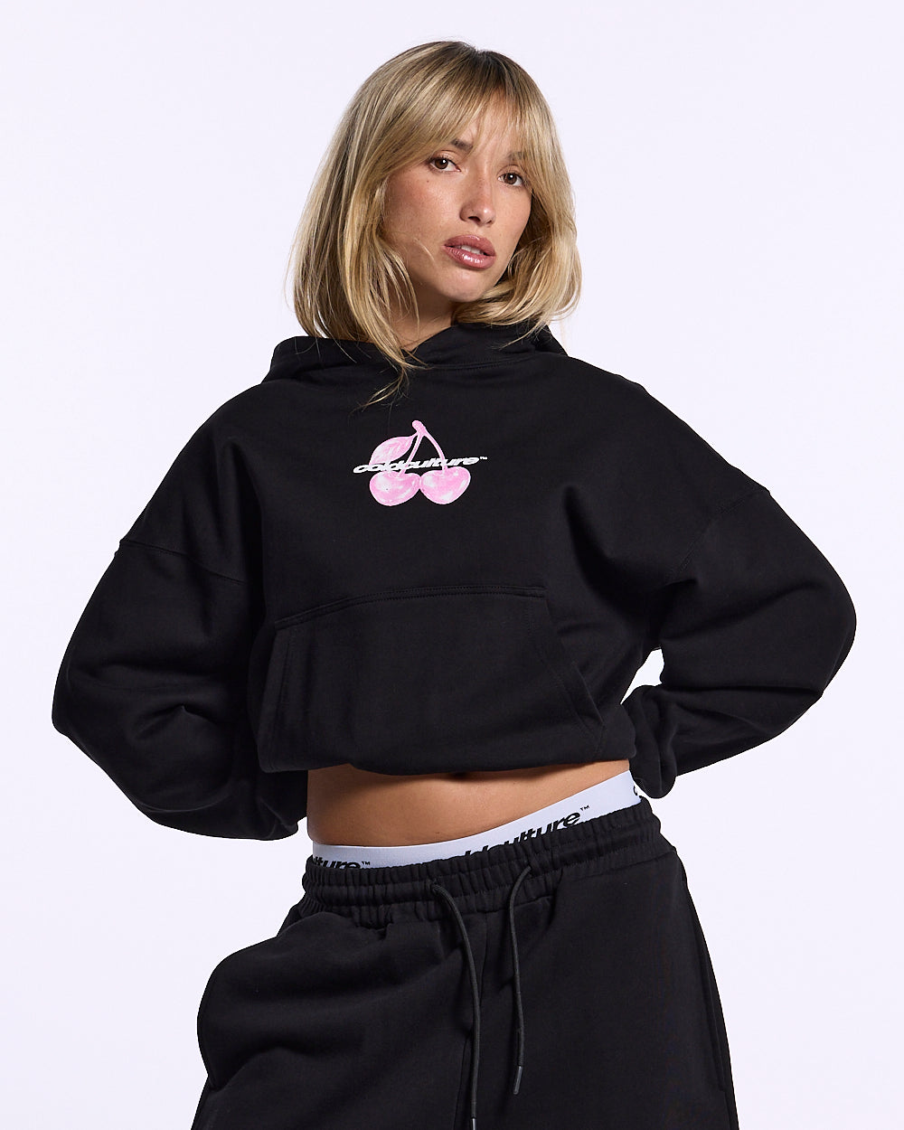 BERRY HOODIE BLACK