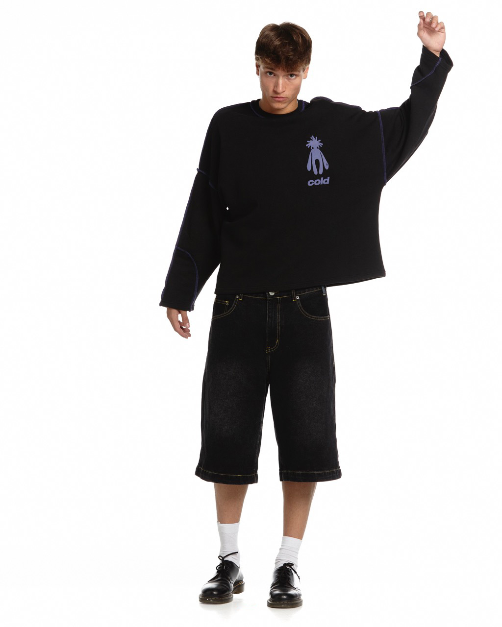 NEW IN TOWN CREWNECK BLACK