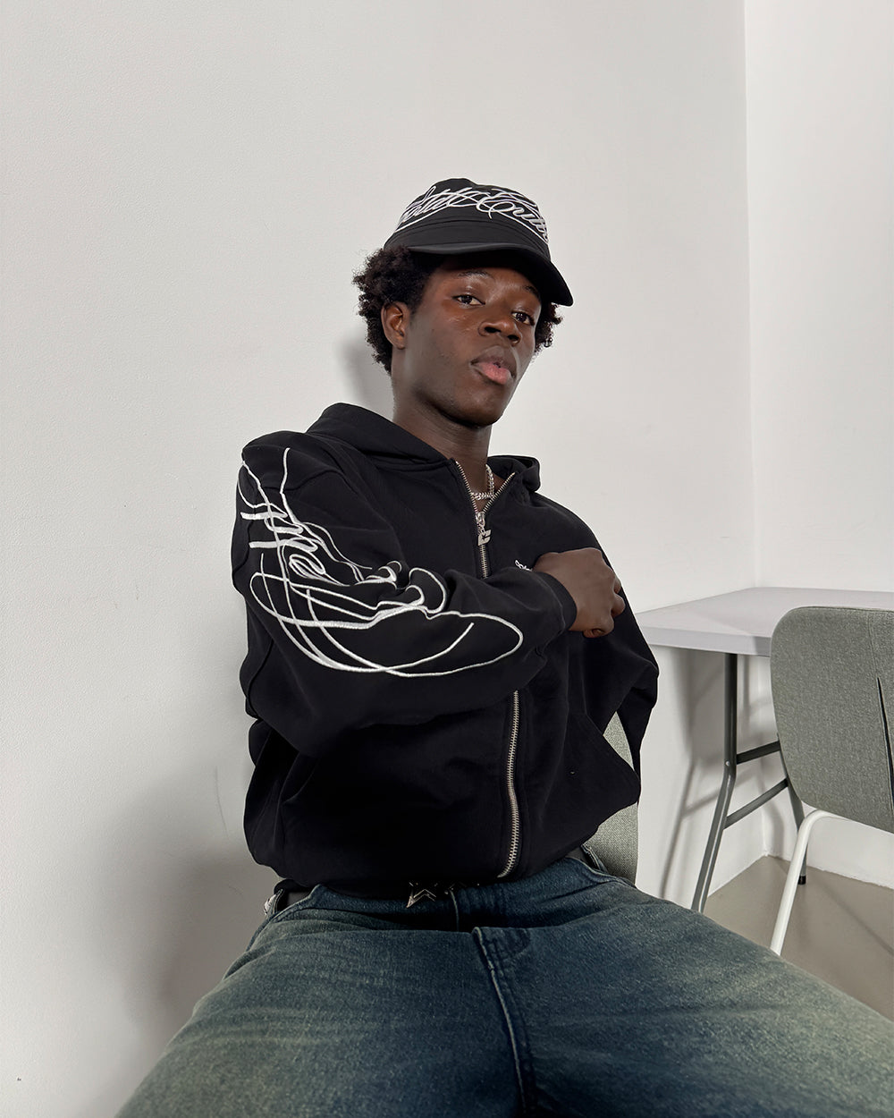 NEW SCRIPT ZIP HOODIE BLACK