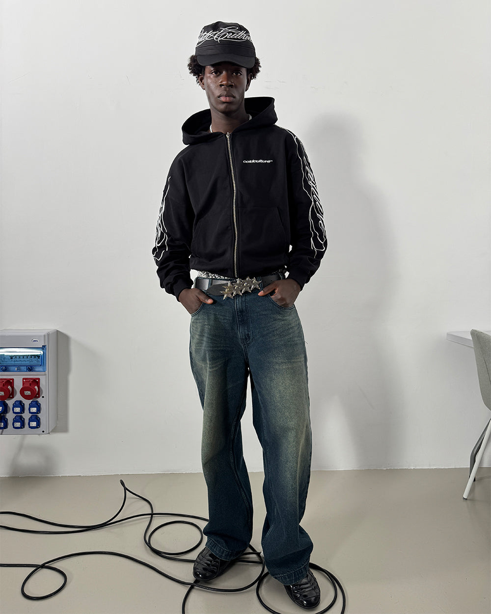 NEW SCRIPT ZIP HOODIE BLACK