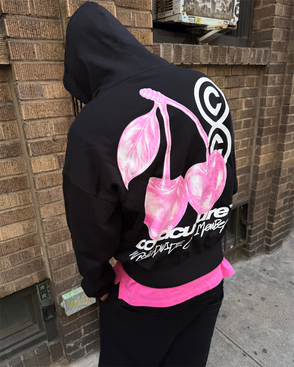 BERRY HOODIE BLACK