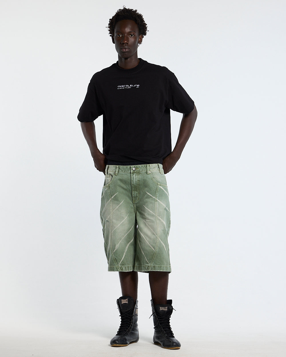 LOVEPODS TEE BLACK