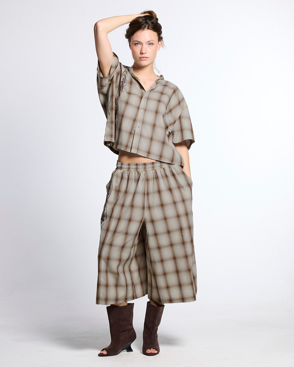 OFFICE SCRIPT SHORTS BEIGE - Cold Culture #woman