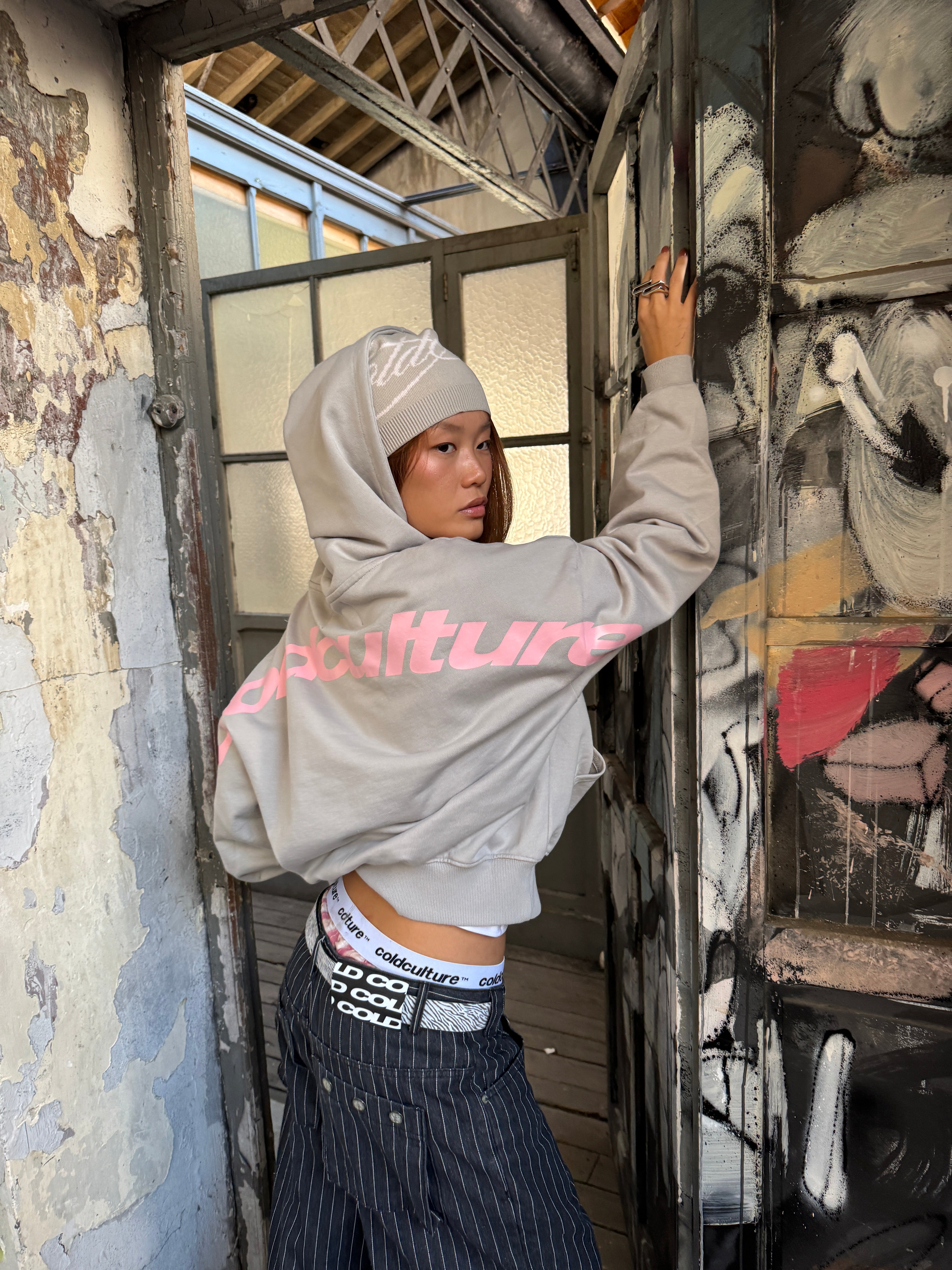 CURVED HOODIE GREY