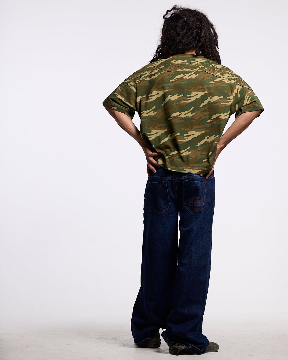 DISTRESS CURVED TEE CAMO